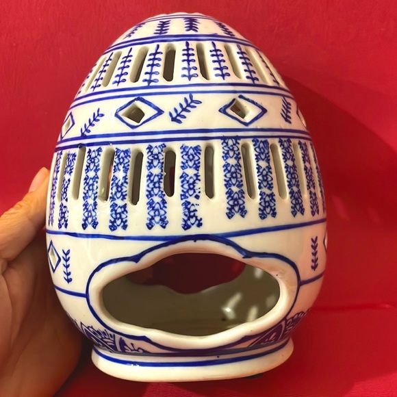 Vintage Blue and White Potpourri / Incense Porcelain Burner - P1053 - Picture 4 of 4